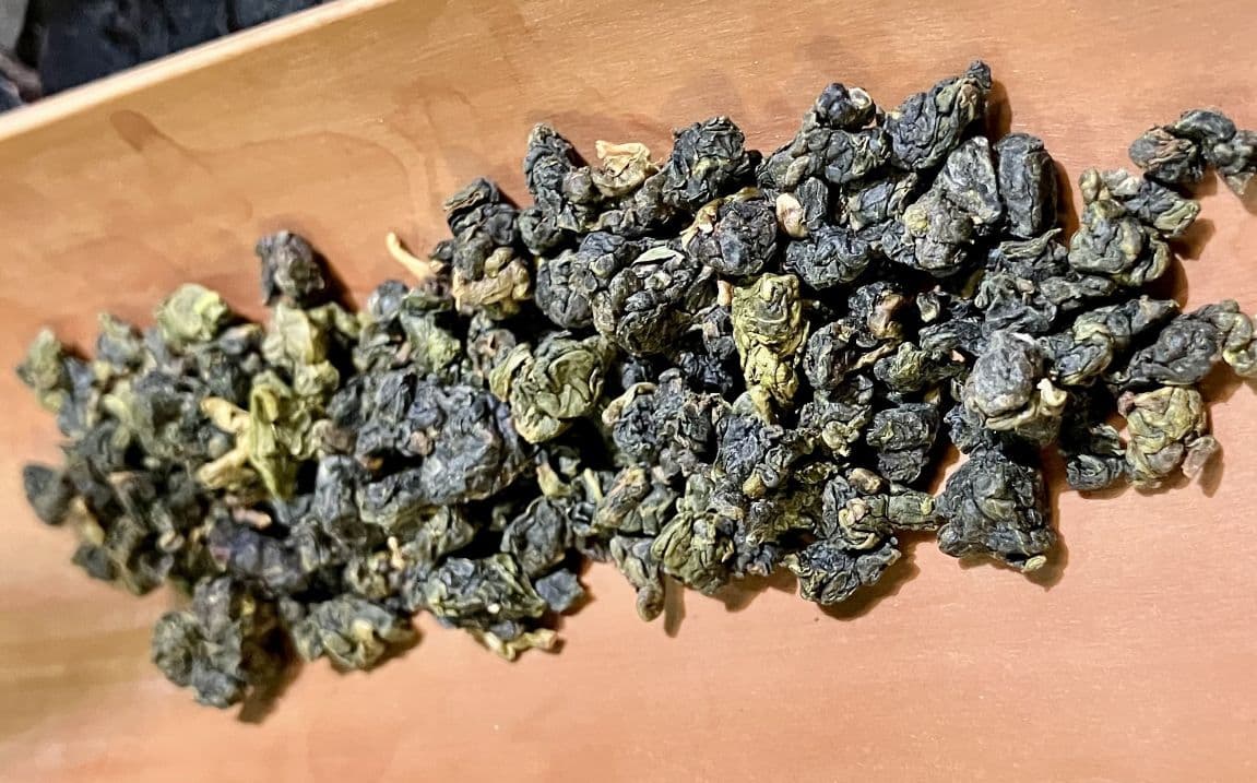 oolong (ou thé bleu vert) roulé en perles de Taiwan