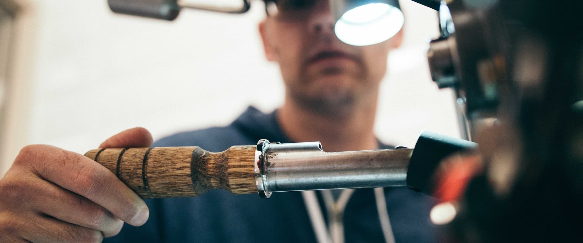 Tasses de thé et feuilles de thé